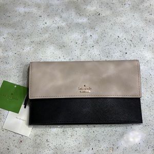 S O L D • Kate Spade cross body clutch